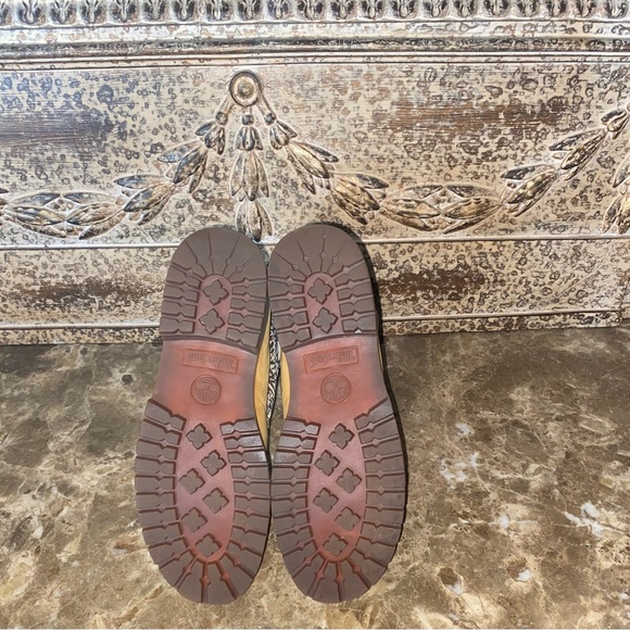 Timberland Hi-Top Boots - Picture 5 of 9